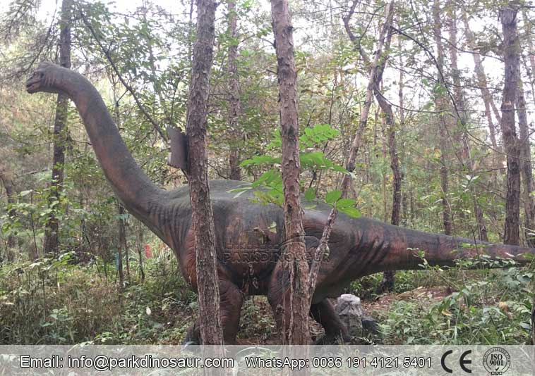 Dinosaurio real de tamaño natural para bosque natural